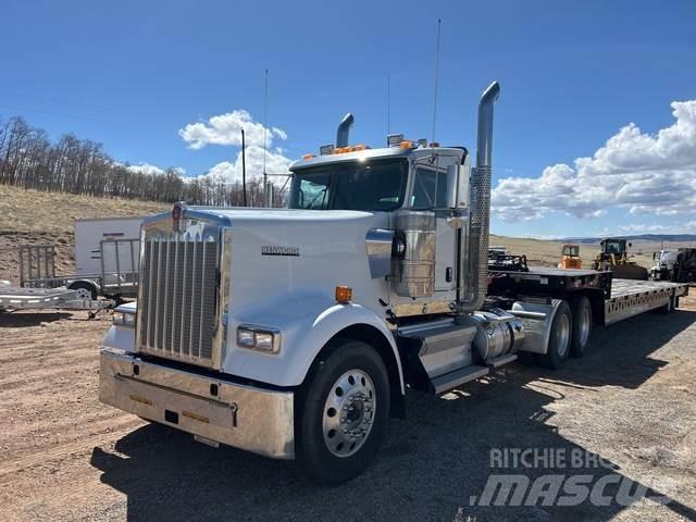 Kenworth W900L Trekkers