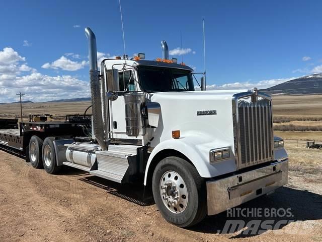 Kenworth W900L Trekkers