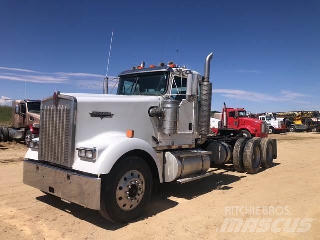 Kenworth W900L Trekkers
