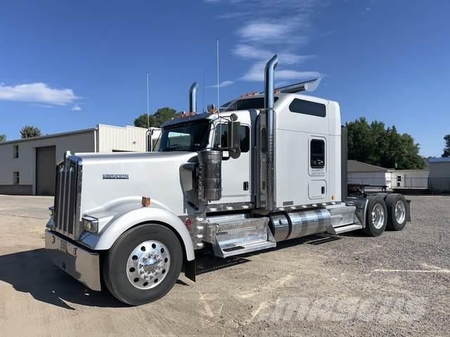 Kenworth W900L Trekkers
