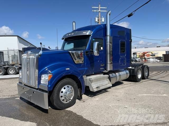 Kenworth W990 Trekkers