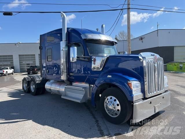 Kenworth W990 Trekkers