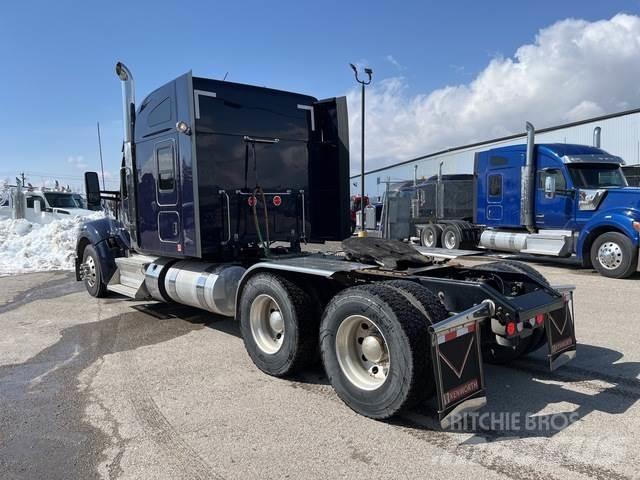 Kenworth W990 Trekkers
