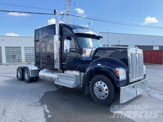 Kenworth W990 Trekkers