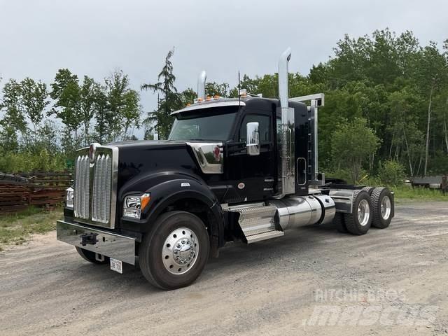 Kenworth W990 Trekkers