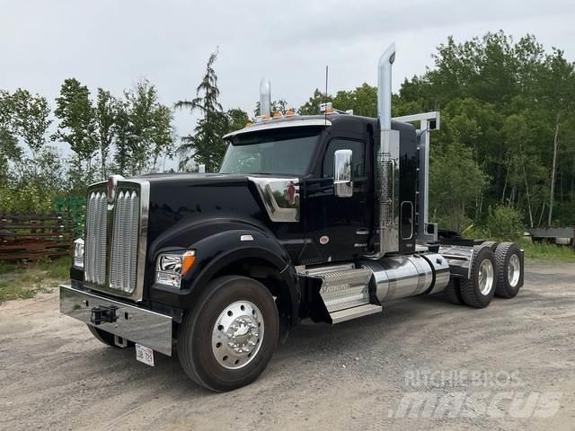Kenworth W990 Trekkers