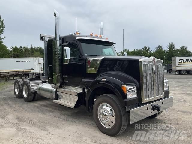 Kenworth W990 Trekkers