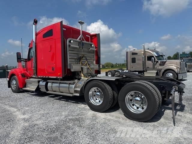 Kenworth W990 Trekkers