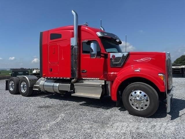 Kenworth W990 Trekkers