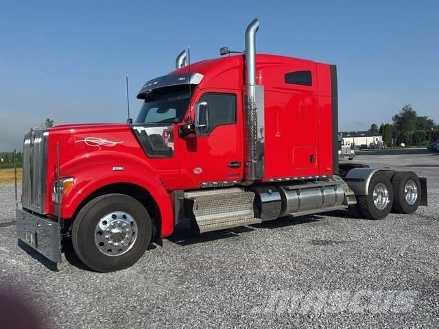 Kenworth W990 Trekkers