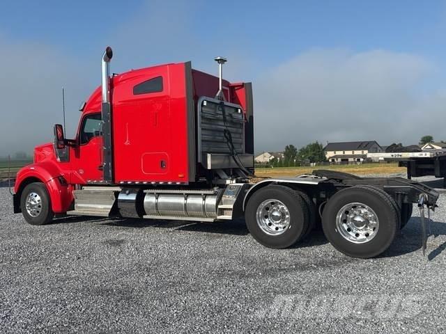Kenworth W990 Trekkers