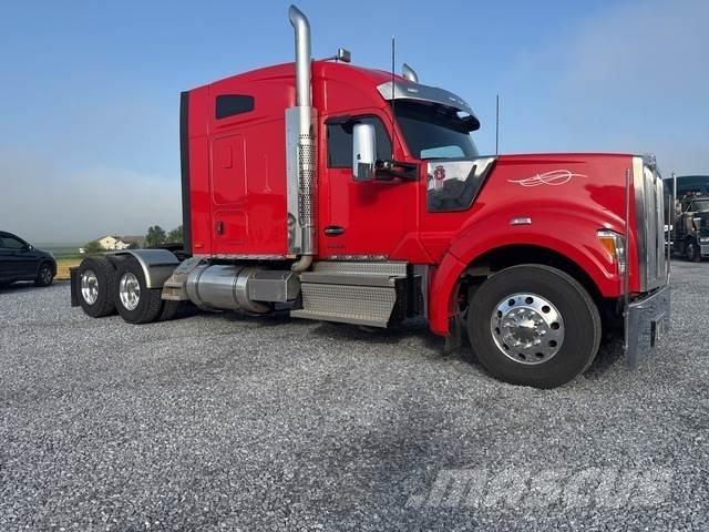 Kenworth W990 Trekkers