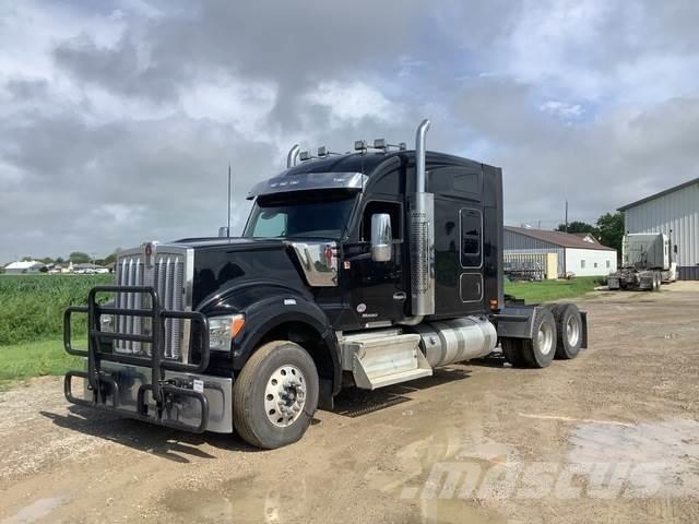 Kenworth W990 Trekkers