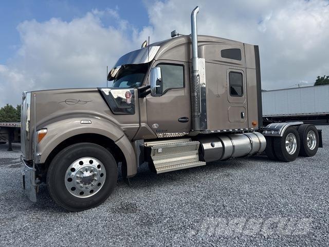 Kenworth W990 Trekkers