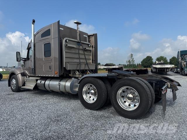 Kenworth W990 Trekkers
