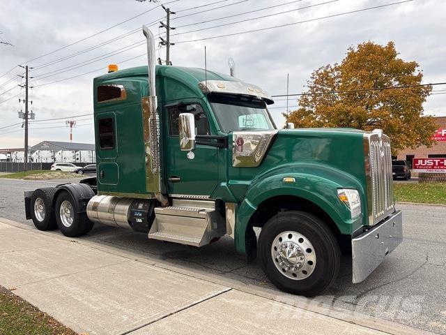 Kenworth W990 Trekkers