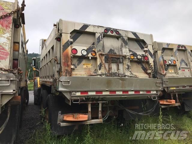 Mack 700 Sneeuwschuivers en -ploegen