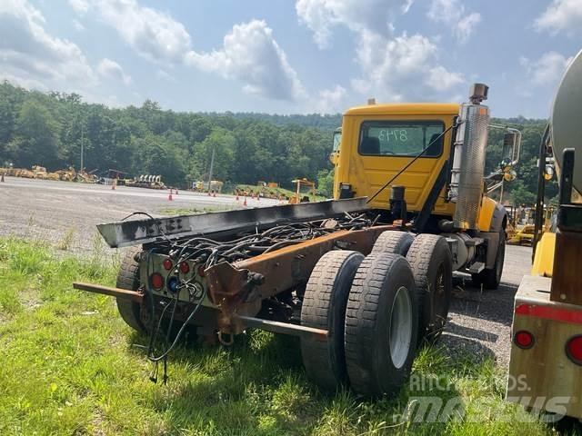 Mack 700 Sneeuwschuivers en -ploegen