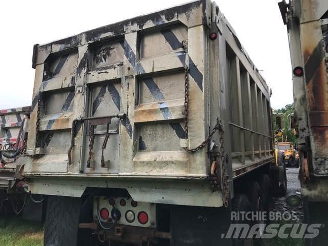 Mack 700 Sneeuwschuivers en -ploegen