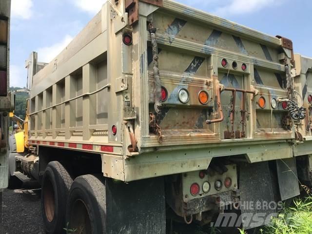 Mack 700 Sneeuwschuivers en -ploegen