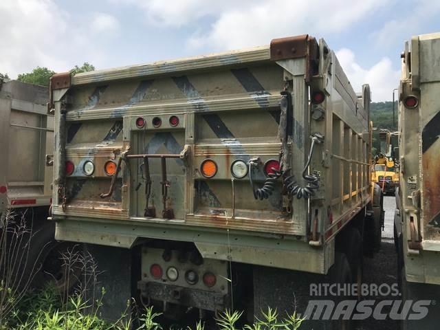 Mack 700 Sneeuwschuivers en -ploegen