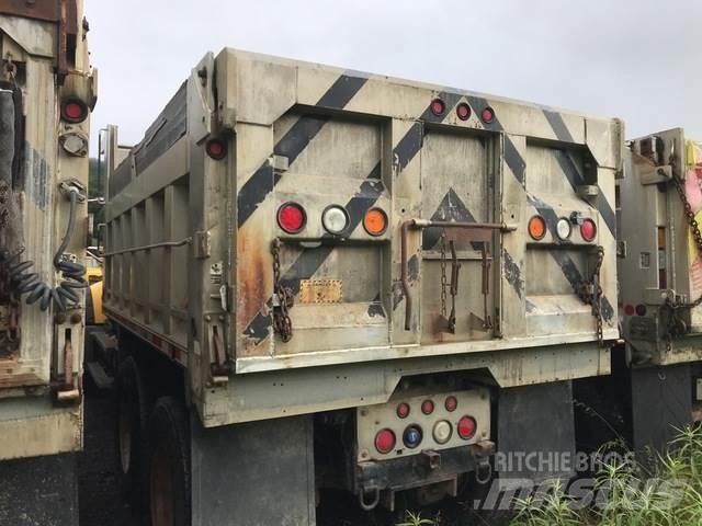 Mack 700 Sneeuwschuivers en -ploegen