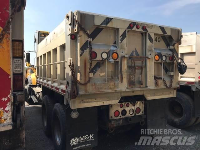 Mack 700 Sneeuwschuivers en -ploegen