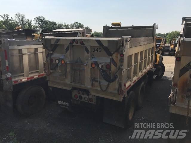 Mack 700 Sneeuwschuivers en -ploegen