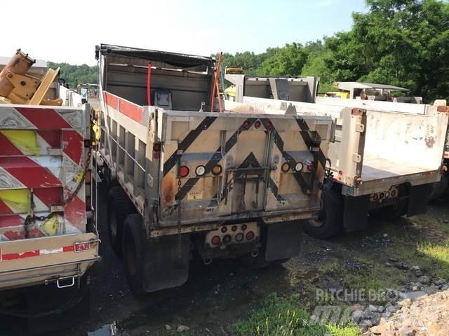 Mack 700 Sneeuwschuivers en -ploegen
