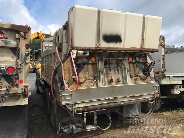 Mack 700 Sneeuwschuivers en -ploegen
