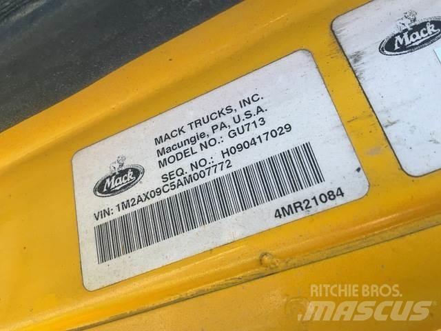 Mack 700 Sneeuwschuivers en -ploegen