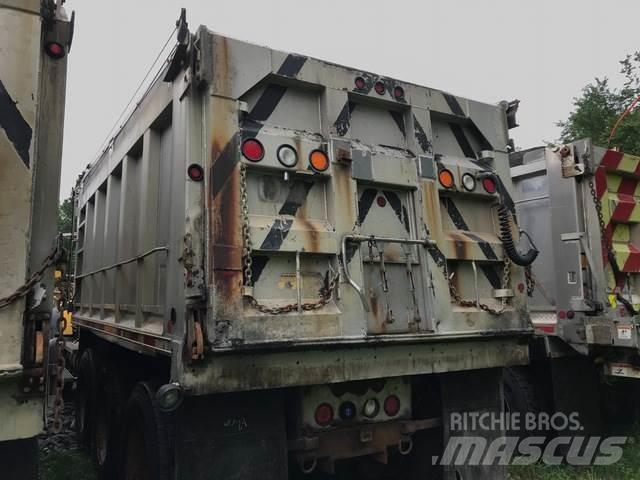Mack 700 Sneeuwschuivers en -ploegen