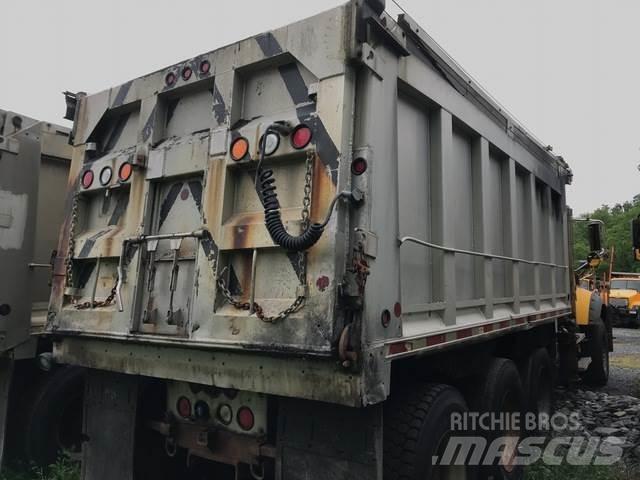 Mack 700 Sneeuwschuivers en -ploegen