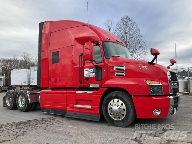 Mack AN64T Trekkers