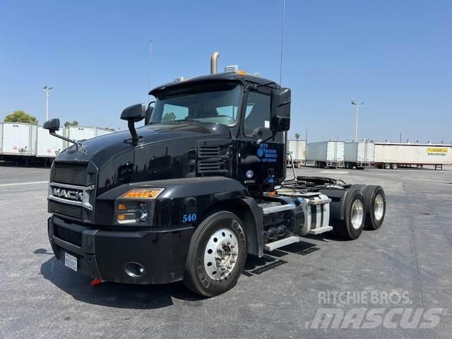 Mack AN64T Trekkers
