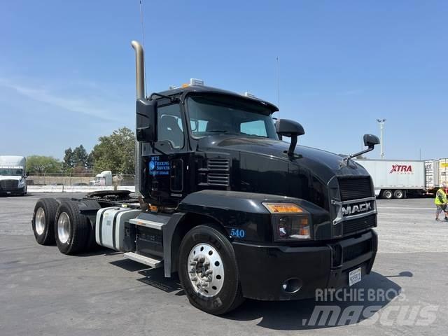 Mack AN64T Trekkers