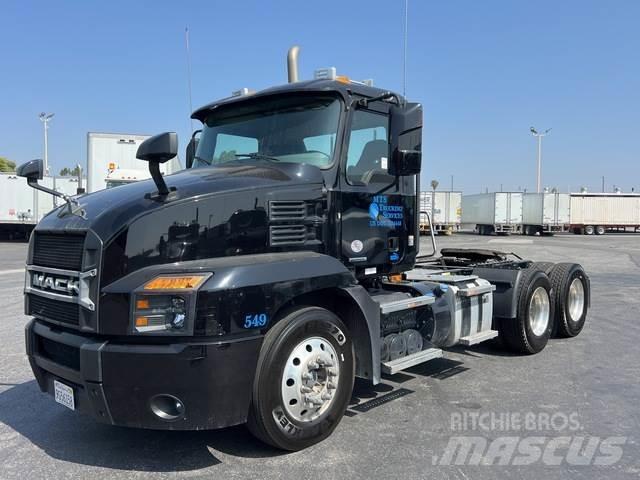 Mack AN64T Trekkers