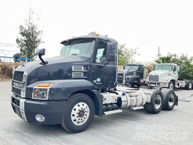 Mack AN64T Trekkers
