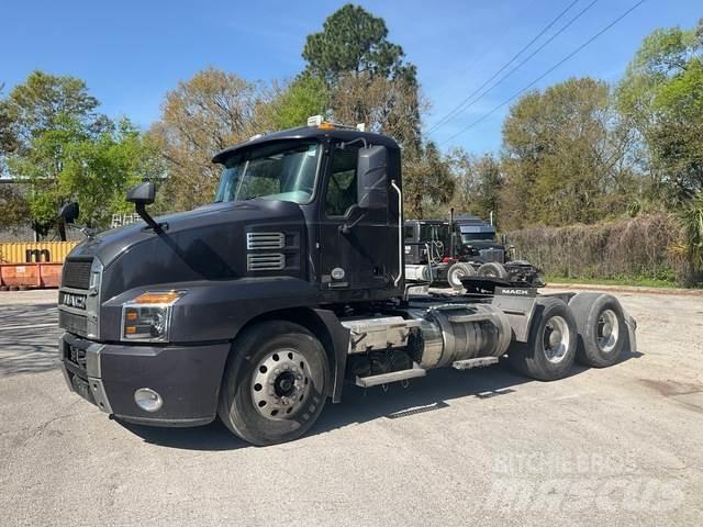 Mack AN64T Trekkers