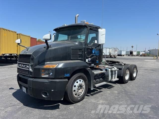 Mack AN64T Trekkers