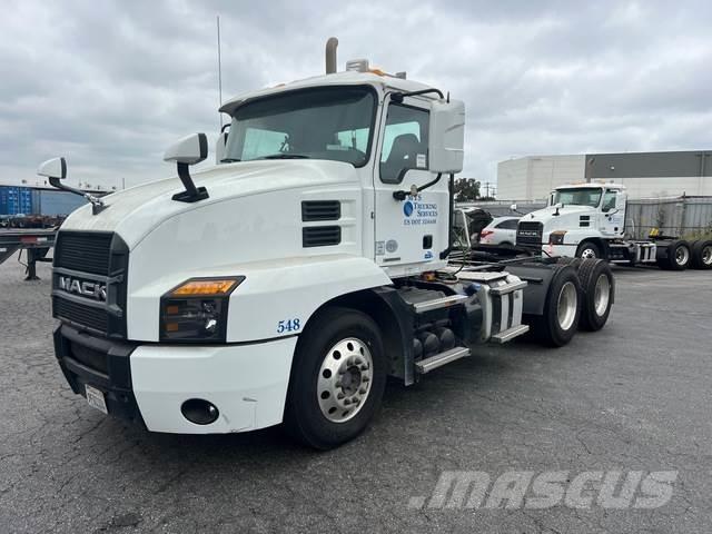 Mack AN64T Trekkers