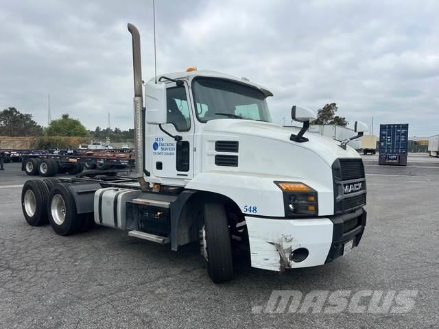 Mack AN64T Trekkers