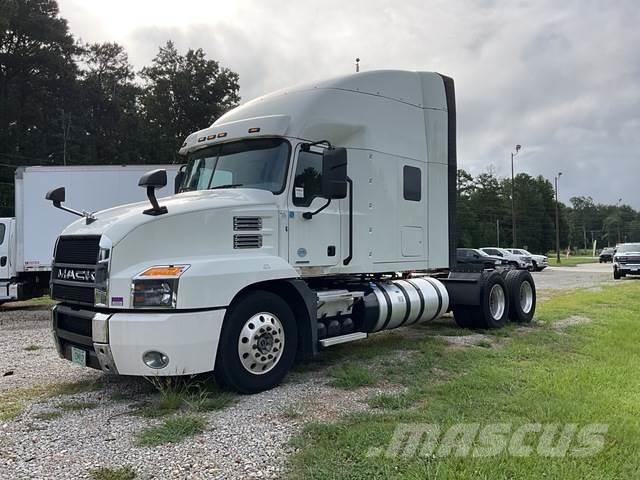 Mack AN64T Trekkers