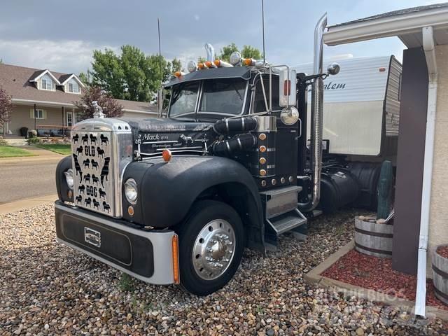 Mack B75 Trekkers