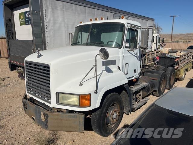 Mack CH613 Trekkers