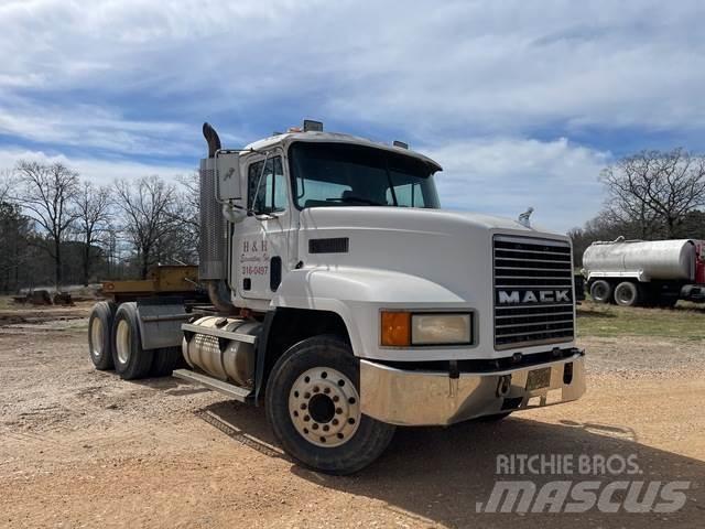 Mack CH613 Trekkers