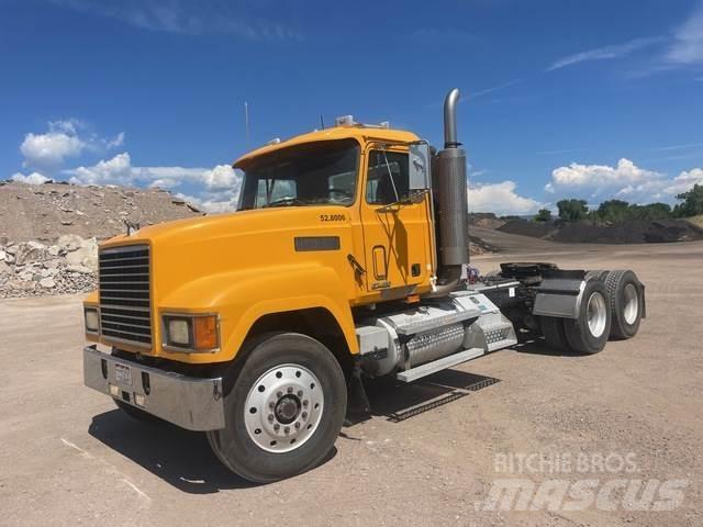Mack CH613 Trekkers