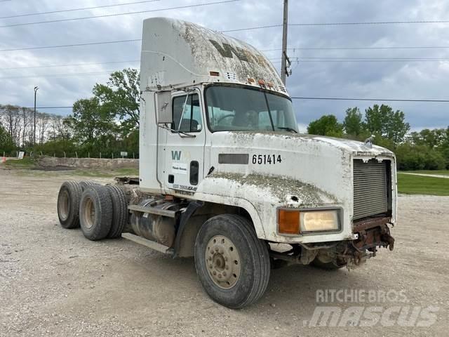Mack CH613 Trekkers