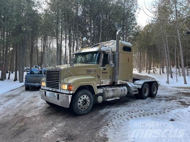 Mack CHN613 Trekkers