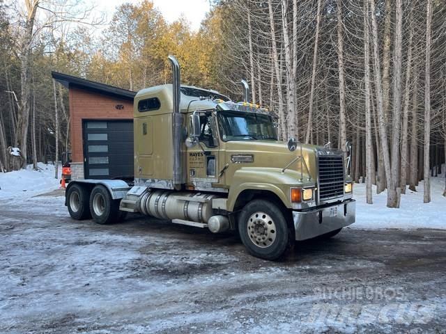 Mack CHN613 Trekkers